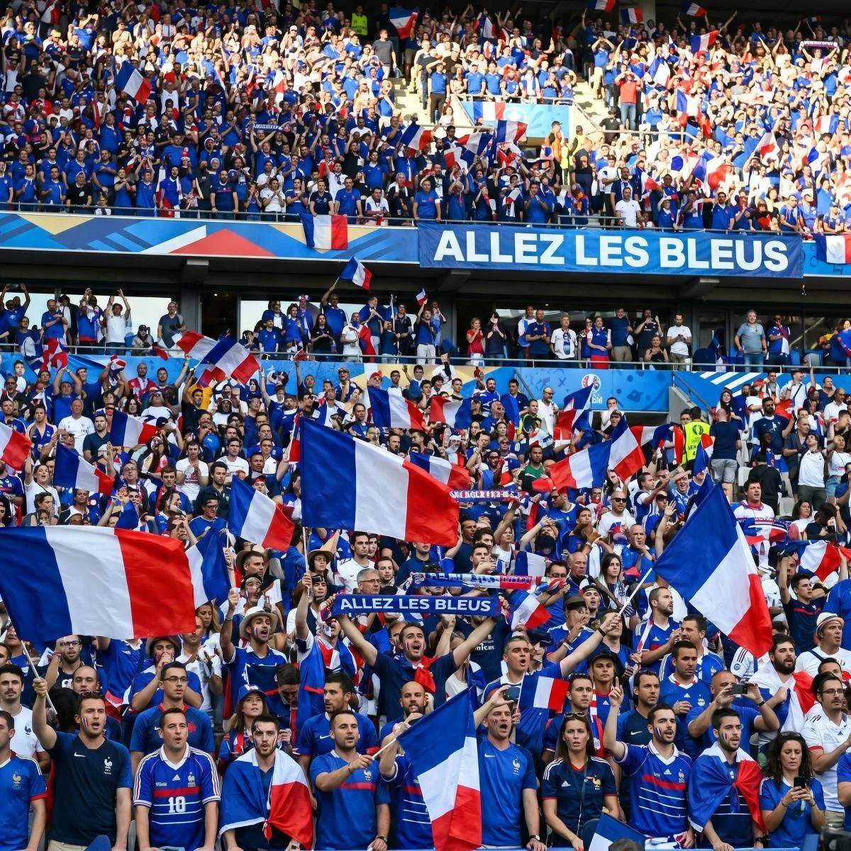 Supporters français Allez les Bleus en tribune Coupe du Monde 2026